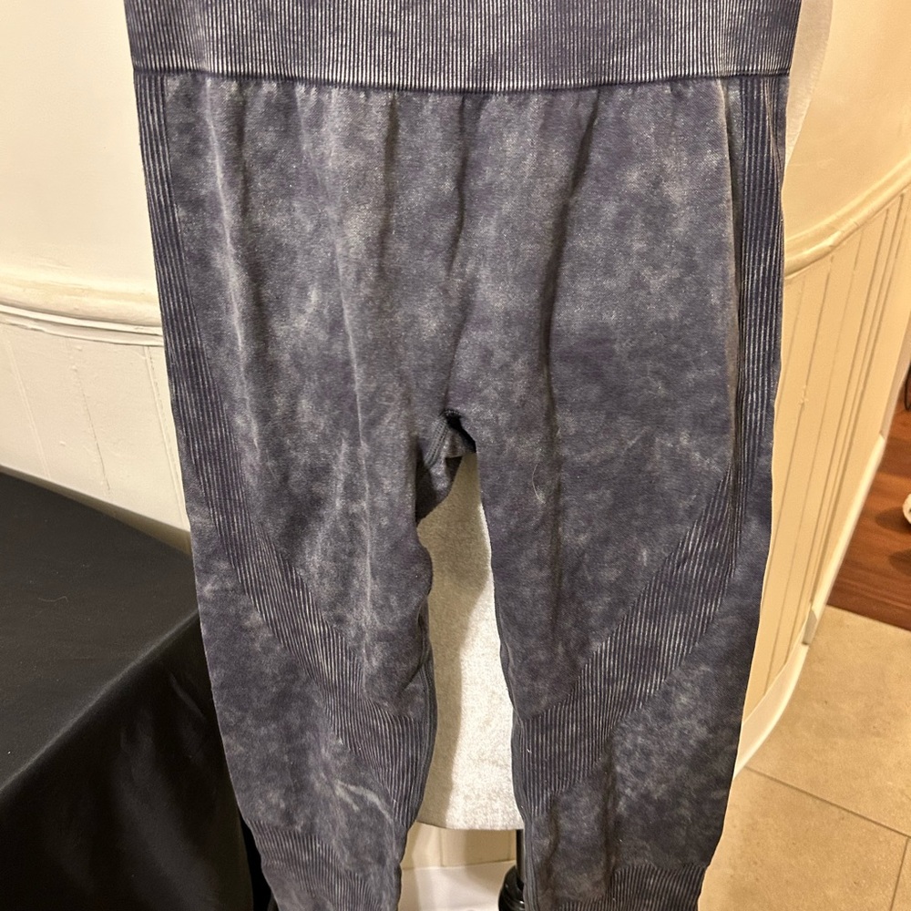 PINK Victoria's Secret Grey Seamless Acid Wash Leggings/Size Medium
